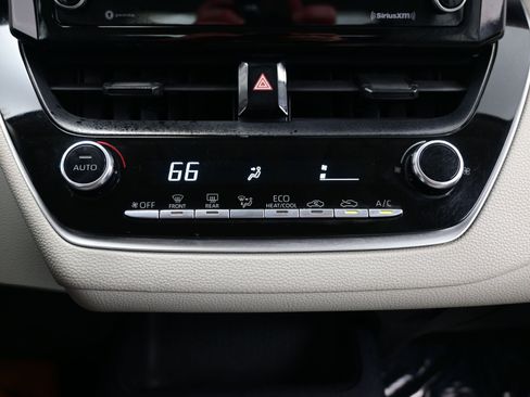 Used 2022 Toyota Corolla LE image 19