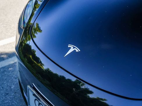 Used 2019 Tesla Model 3 Standard Range image 9