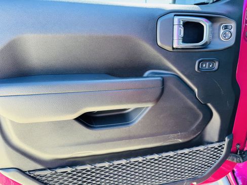 Used 2022 Jeep Wrangler Unlimited Sport image 15