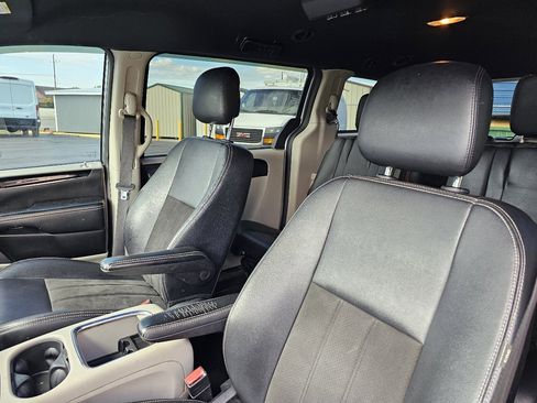 Used 2019 Dodge Grand Caravan SXT image 7