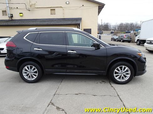 Used 2018 Nissan Rogue SV w/ Sun & Sound Touring Package AWD/4WD image 5