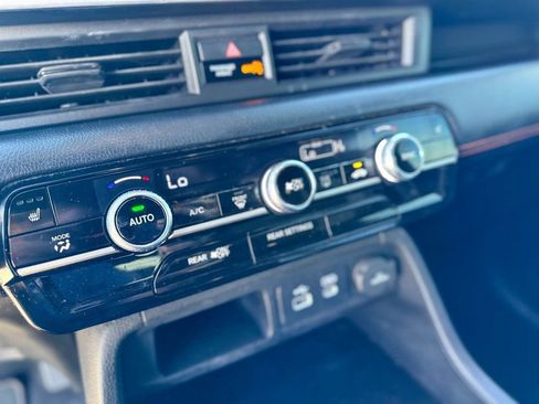 Used 2025 Honda Pilot Sport image 17