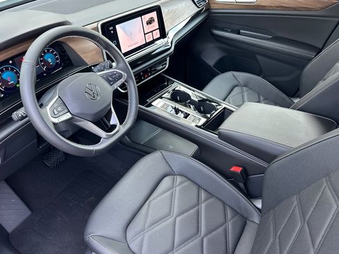 New 2026 Volkswagen Atlas SE FWD image 8
