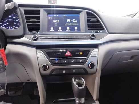 Used 2017 Hyundai Elantra SE FWD image 19