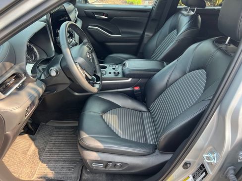 Used 2023 Toyota Highlander XSE AWD/4WD image 13