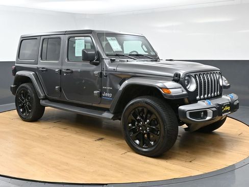 Used 2023 Jeep Wrangler Unlimited Sahara w/ Cold Weather Group AWD/4WD image 3