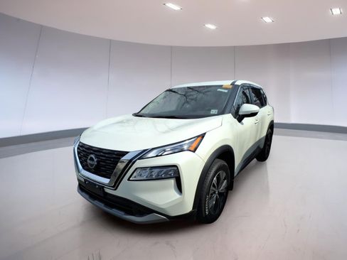 Used 2023 Nissan Rogue SV AWD/4WD image 2