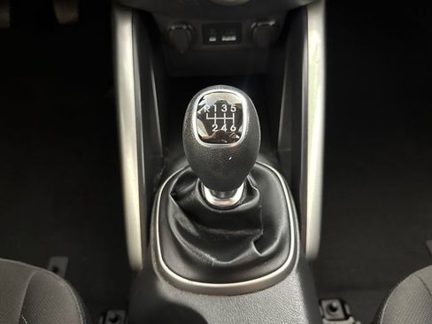 Used 2013 Hyundai Veloster FWD image 16