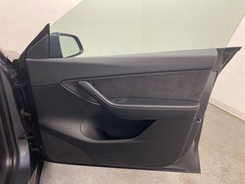 Used 2021 Tesla Model Y Long Range image 22