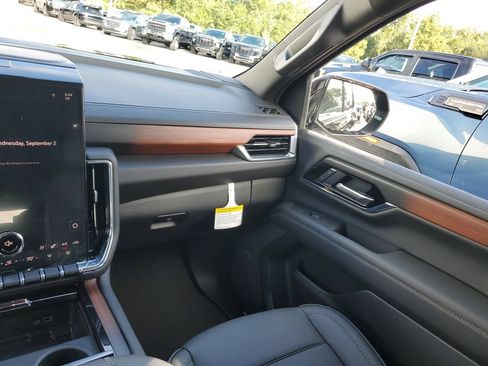 Used 2025 GMC Yukon Denali w/ Sun & Power Step Package AWD/4WD image 14