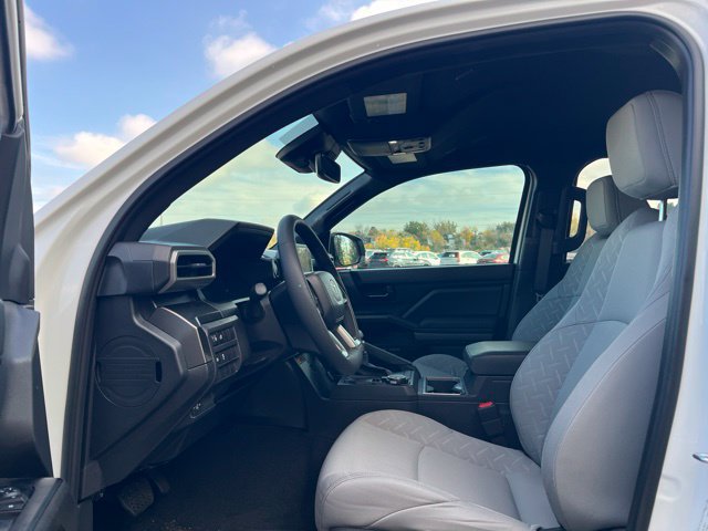 Used 2025 Toyota Tacoma SR5 AWD/4WD image 26