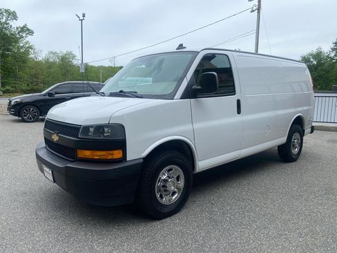 Used 2020 Chevrolet Express 2500 w/ Driver Convenience Package RWD image 4