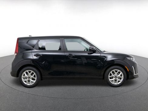 Used 2025 Kia Soul LX w/ LX Technology Package FWD image 10