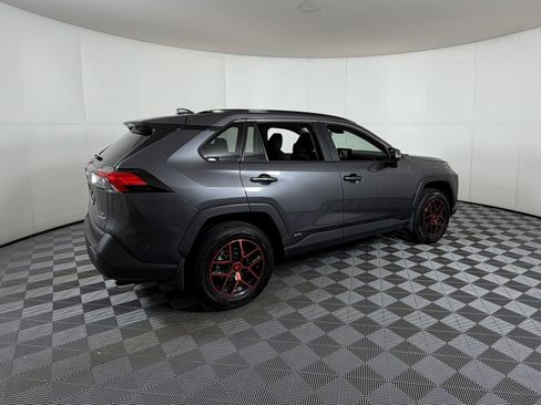 Used 2022 Toyota RAV4 XLE image 4