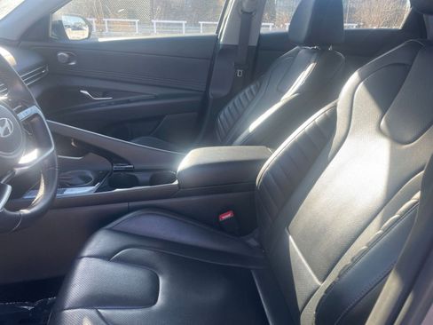 Used 2025 Hyundai Elantra Limited image 27