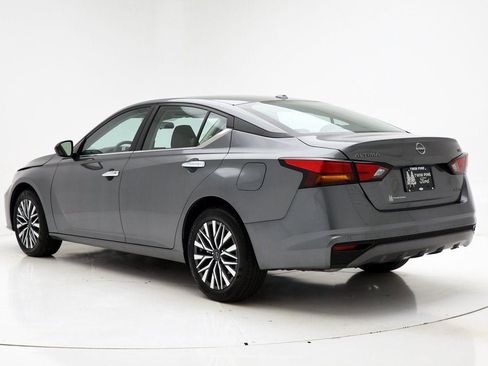 Used 2024 Nissan Altima 2.5 SV image 6