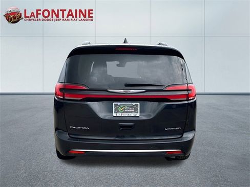 Used 2023 Chrysler Pacifica Limited image 6