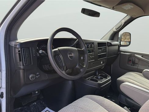 Used 2014 GMC Savana 1500 AWD image 17