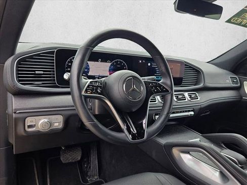 Used 2025 Mercedes-Benz GLS 450 4MATIC image 10