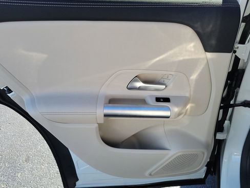 Certified 2025 Mercedes-Benz GLA 250 image 11