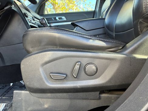 Used 2019 Ford Explorer XLT w/ Equipment Group 202A AWD/4WD image 14