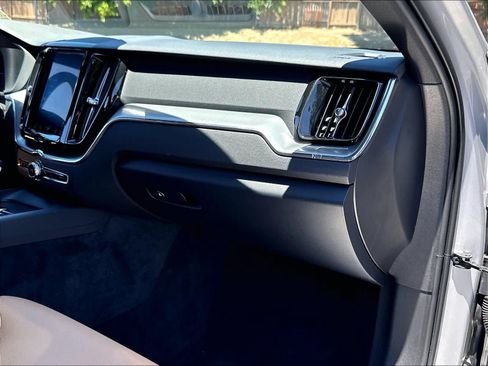 Used 2019 Volvo XC60 T5 Momentum w/ Advanced Package AWD/4WD image 19