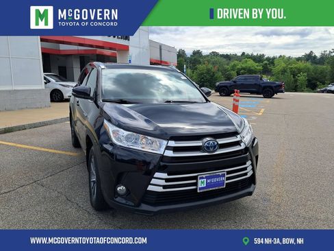 Used 2019 Toyota Highlander XLE w/ Carpet Mat Package (TMS) AWD/4WD image 9