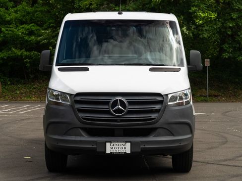 Used 2021 Mercedes-Benz Sprinter 2500 image 2