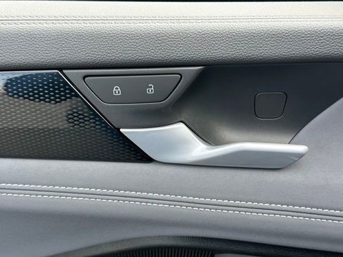 Certified 2025 Volkswagen Tiguan SE w/ Panoramic Sunroof Package image 22