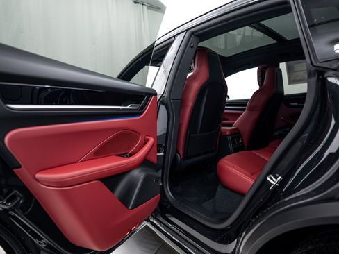 New 2025 Porsche Macan 4S Electric image 22