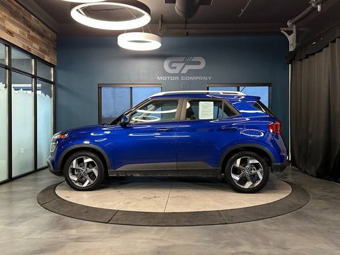 Used 2023 Hyundai Venue FWD image 6