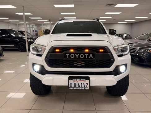 Used 2019 Toyota Tacoma TRD Sport w/ Technology Package image 2