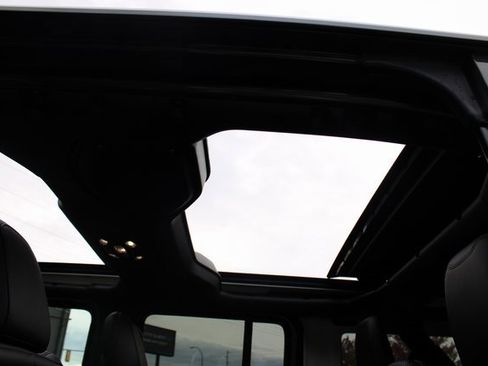 Used 2021 Jeep Wrangler Unlimited Sahara image 16