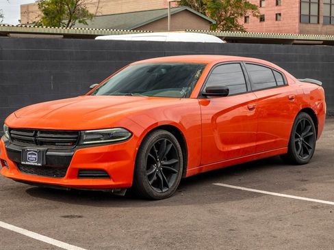 Used 2017 Dodge Charger SE w/ Blacktop Package RWD image 1