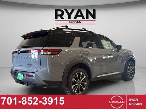 New 2026 Nissan Pathfinder Platinum image 17