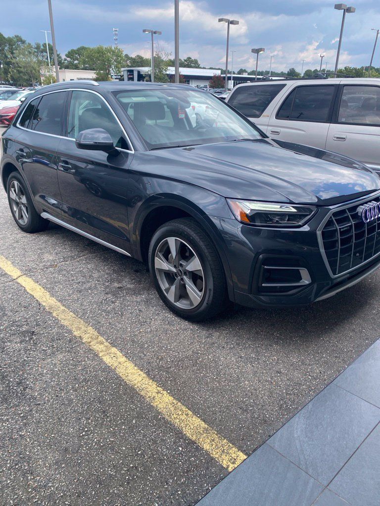 Used 2023 Audi Q5 2.0T Premium Plus w/ Premium Plus Package AWD/4WD image 2