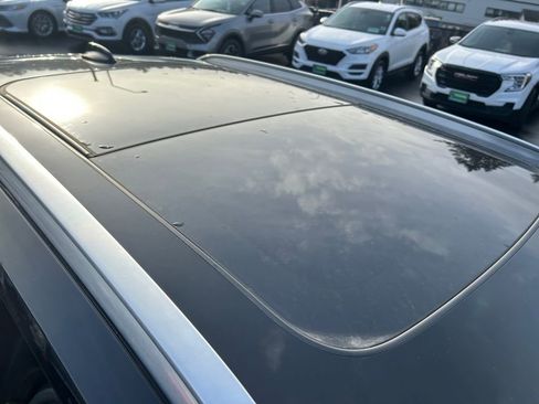 Used 2023 Volvo XC40 B5 Plus image 28