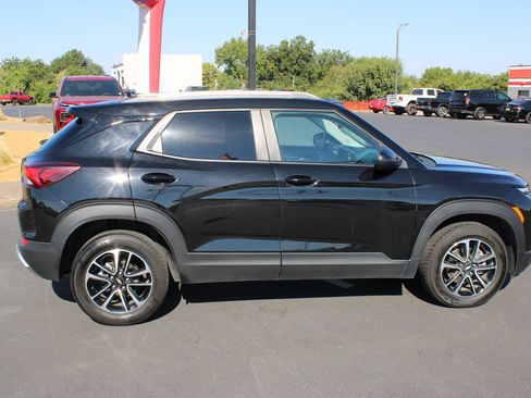 Used 2025 Chevrolet TrailBlazer LT AWD/4WD image 9