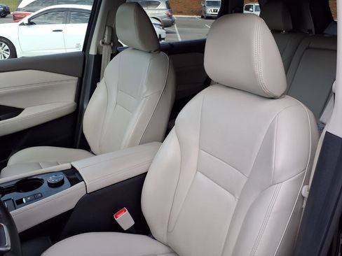 Used 2023 Nissan Rogue SL w/ SL Premium Package image 12