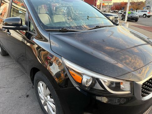 Used 2018 Kia Sedona L image 12