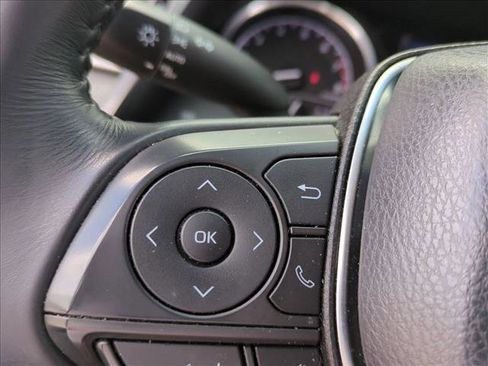 Used 2018 Toyota Camry SE w/ Moonroof Package image 13