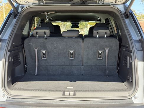 Used 2025 GMC Acadia Elevation image 10