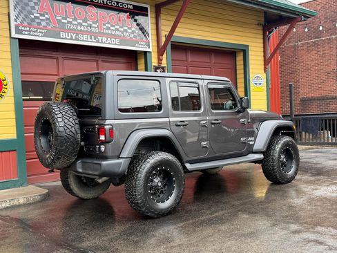 Used 2019 Jeep Wrangler Unlimited Sport S AWD/4WD image 4