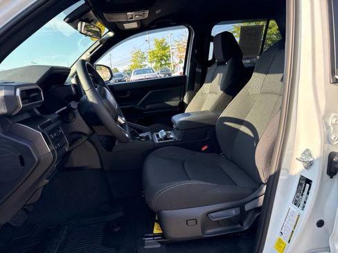 Used 2026 Toyota 4Runner SR5 AWD/4WD image 14