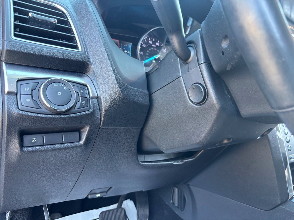 Used 2019 Ford Explorer Limited w/ Limited Luxury Package FWD image 41