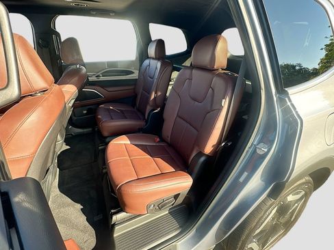 Used 2024 Kia Telluride EX w/ EX Captain's Chair Package FWD image 25