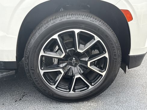 Used 2022 Chevrolet Suburban RST w/ Sport Performance Package image 24