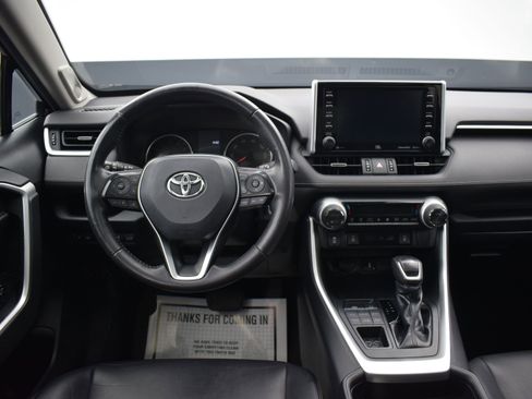Used 2019 Toyota RAV4 XLE Premium image 16