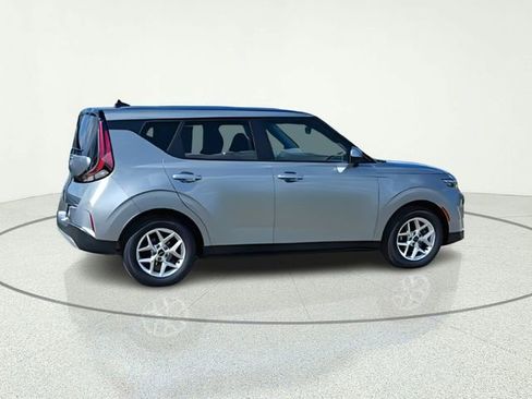 Certified 2023 Kia Soul LX w/ LX Technology Package FWD image 6