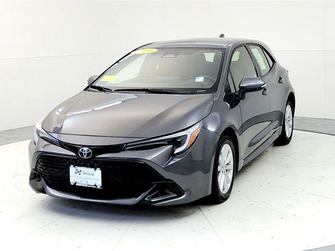 Used 2024 Toyota Corolla SE w/ SE Package image 2